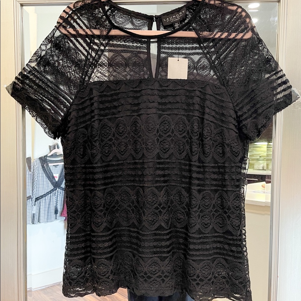Laundry by Shelli Segal lace top w/attached shell